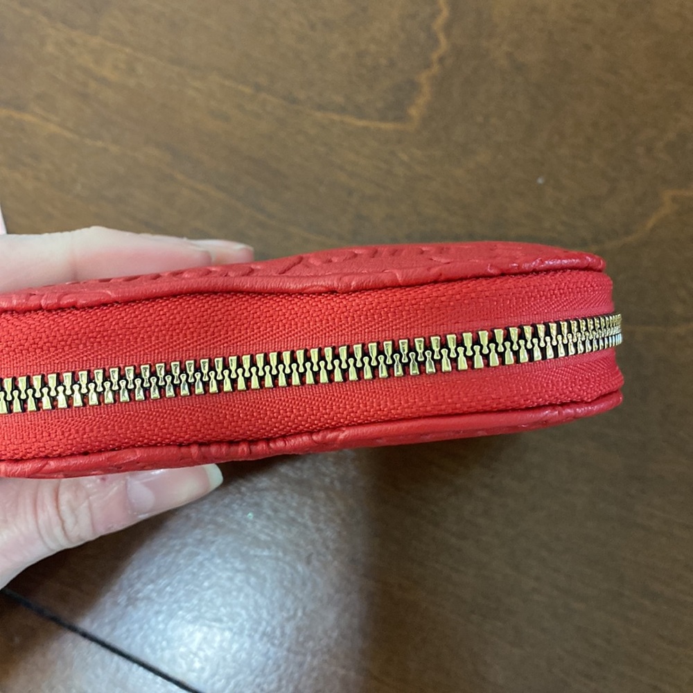 Juicy Couture scarlet red heart shaped faux leather wristlet mini bag 4.5x5x1 - Picture 7 of 8